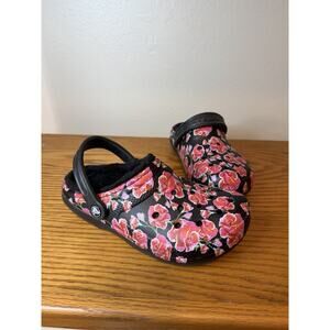 Crocs Strap Back Black with Red Flowers Fleece Lined Men 5 Women 7